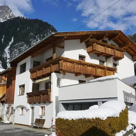 Hoelzl By Interhome Flirsch